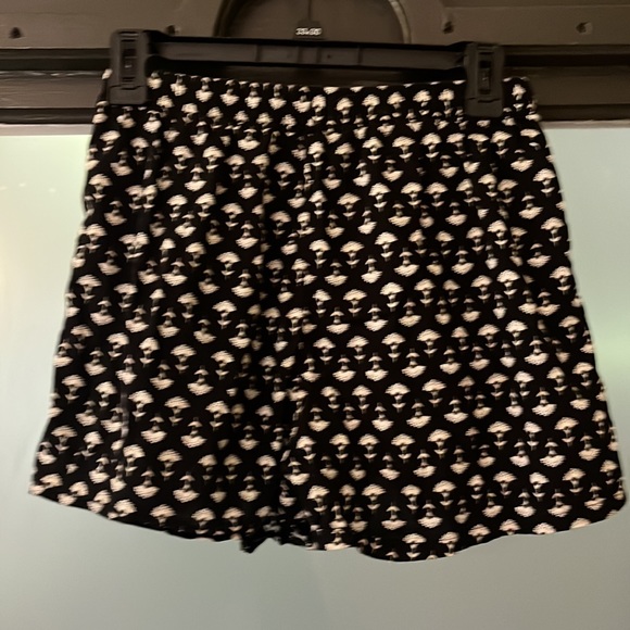 Old Navy Girls Shorts size XL 14-16 floral block print fabric. Like new - Picture 3 of 10